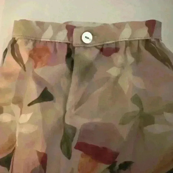 Harper and Joy Henley Style Blouse in floral Pattern—plus size 2X - Picture 6 of 8